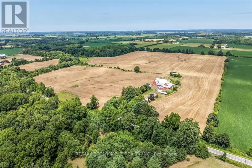 Detached at 833 LYNN VALLEY ROAD, Norfolk