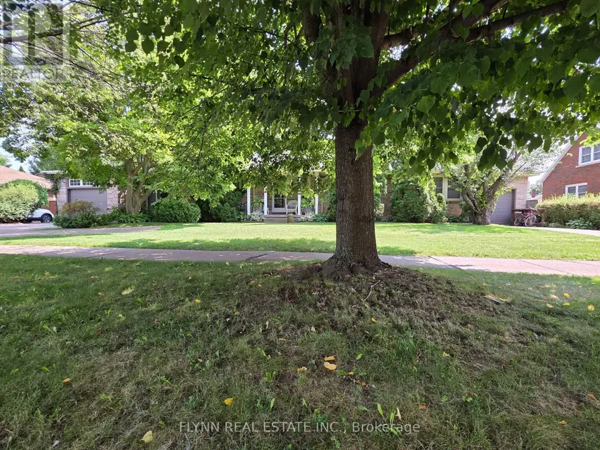 Detached at 5896 VALLEY WAY, Niagara Falls
