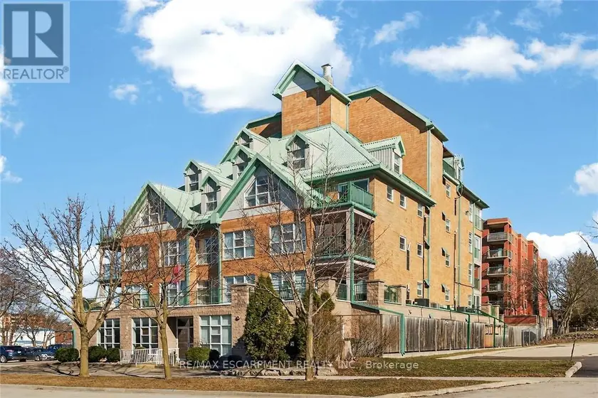 Apartment at 303 - 19 LAKE AVENUE S, Hamilton