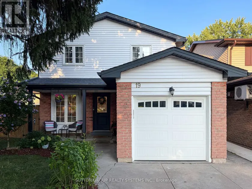 Detached at 19 PARKWAY PLACE, Hamilton