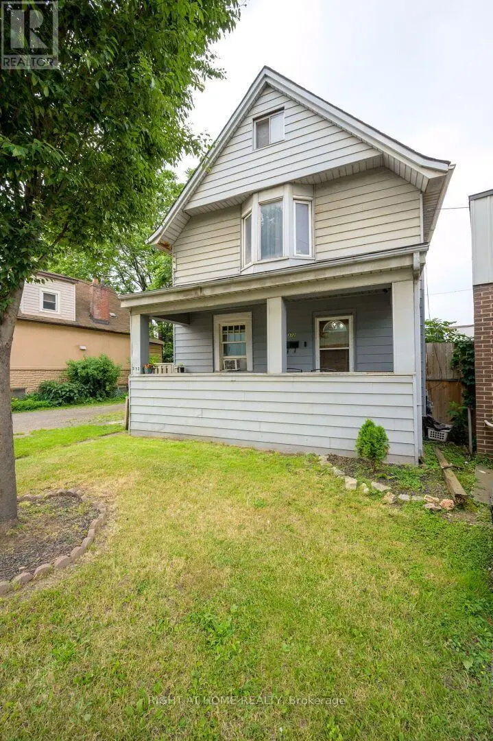 Detached at 372 BEACH ROAD, Hamilton
