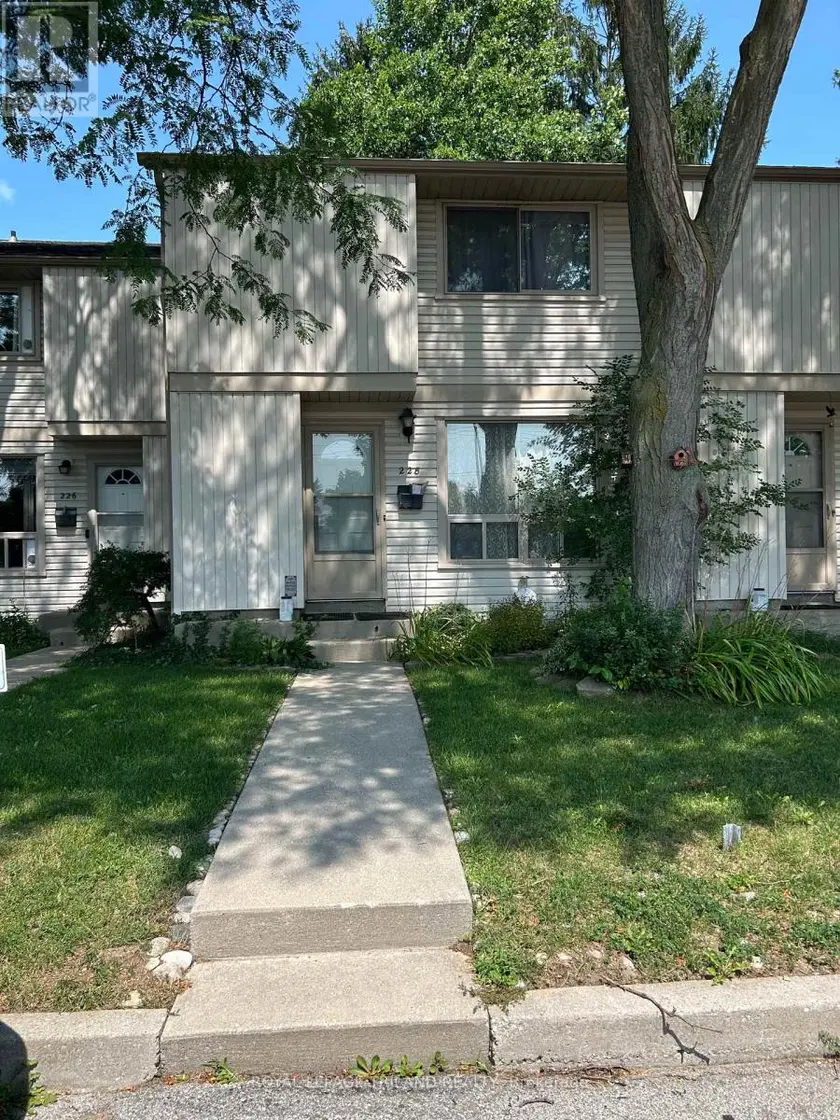 Townhouse at 5 - 228 MONMORE ROAD, London North