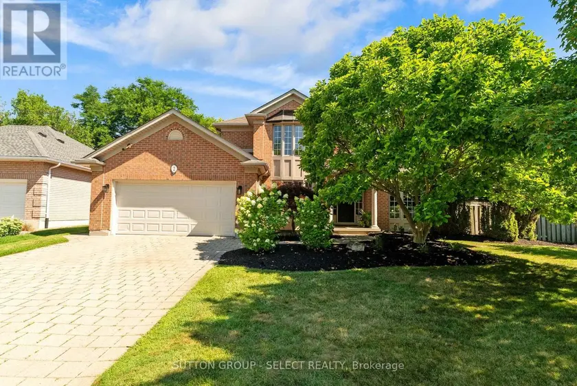 Detached at 2 GARNET COURT, London North