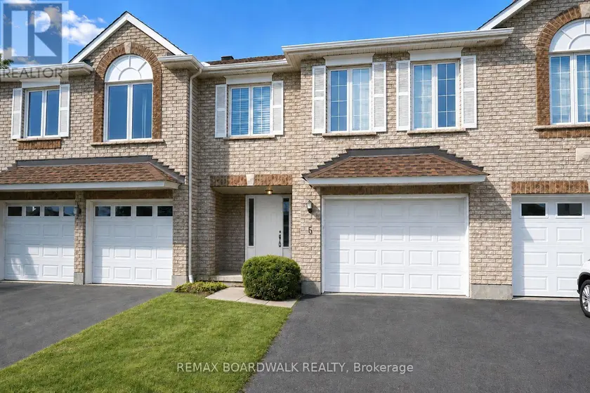 Townhouse at 5 MAPLE PARK PRIVATE, Ottawa