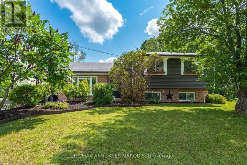 Detached at 3 SUNSET DRIVE, Rideau Lakes