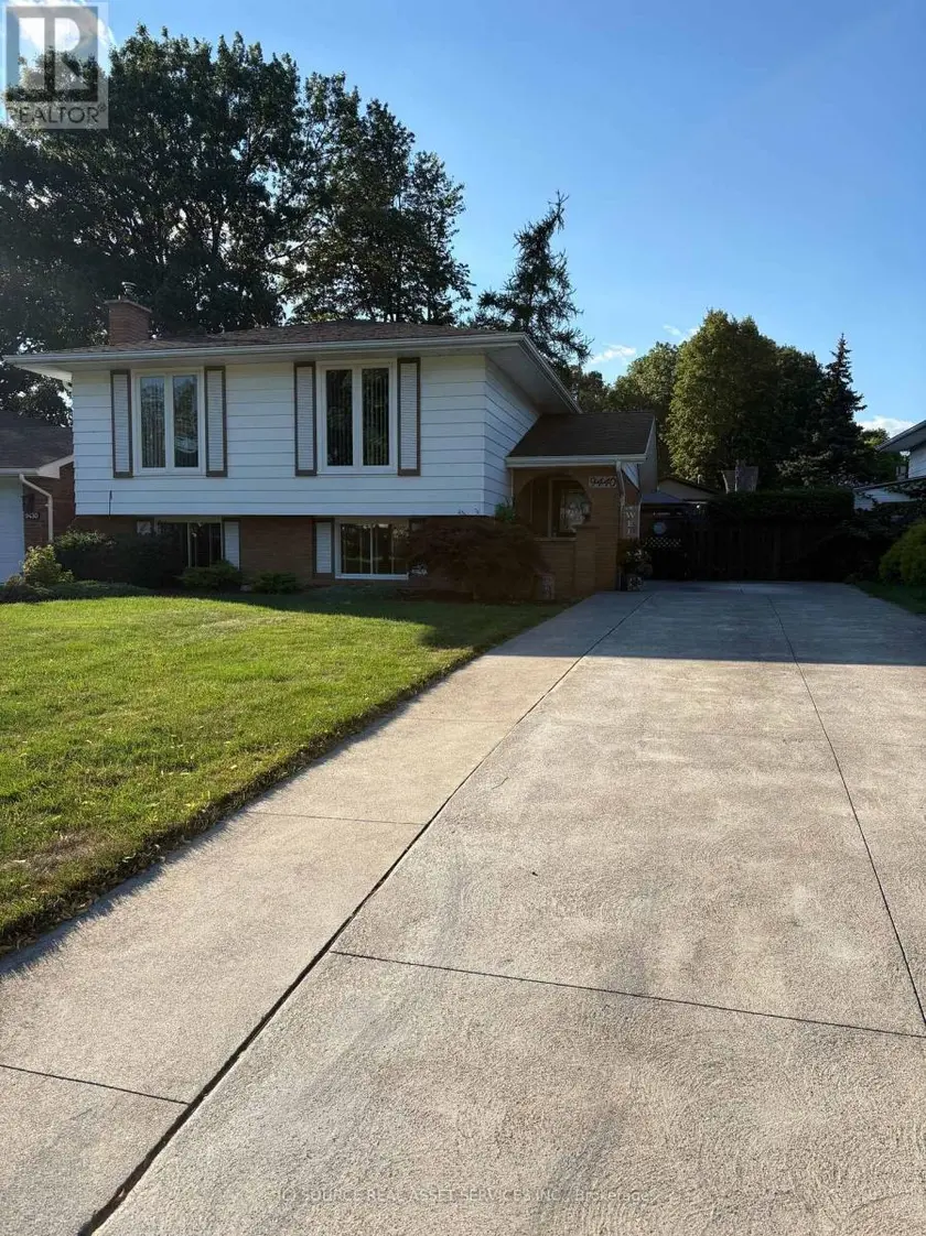 Detached at 9440 CHESTNUT DRIVE, Windsor