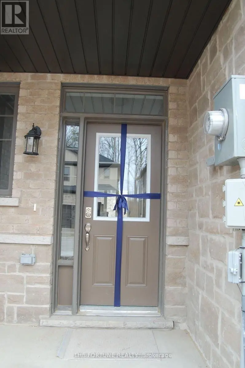 Townhouse at 32 - 1 TOM BROWN DRIVE, Brant