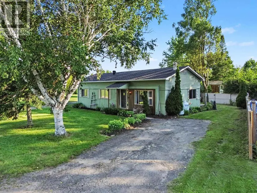 Detached at 17 BRIDLE PATH, Rideau Lakes