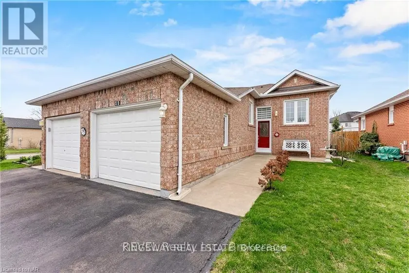 Semi-Detached/Link at 11 JACKSON COURT W, Welland