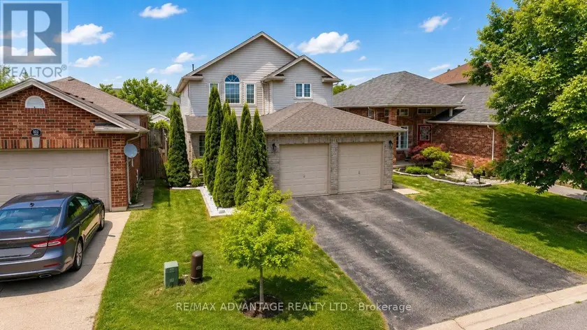 Detached at 816 WILD ROSE LANE S, London