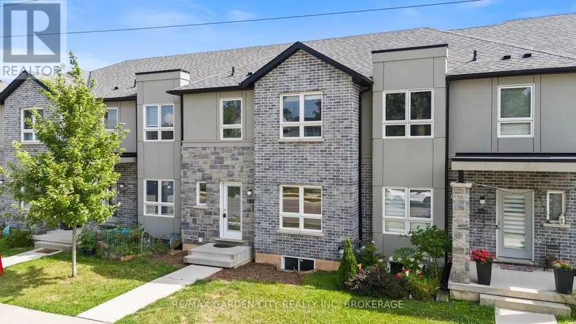 Townhouse at 8 - 182 BROADWAY LANE, Welland