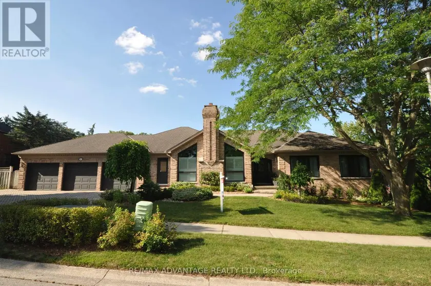 Detached at 1 SMALLMAN DRIVE, London North