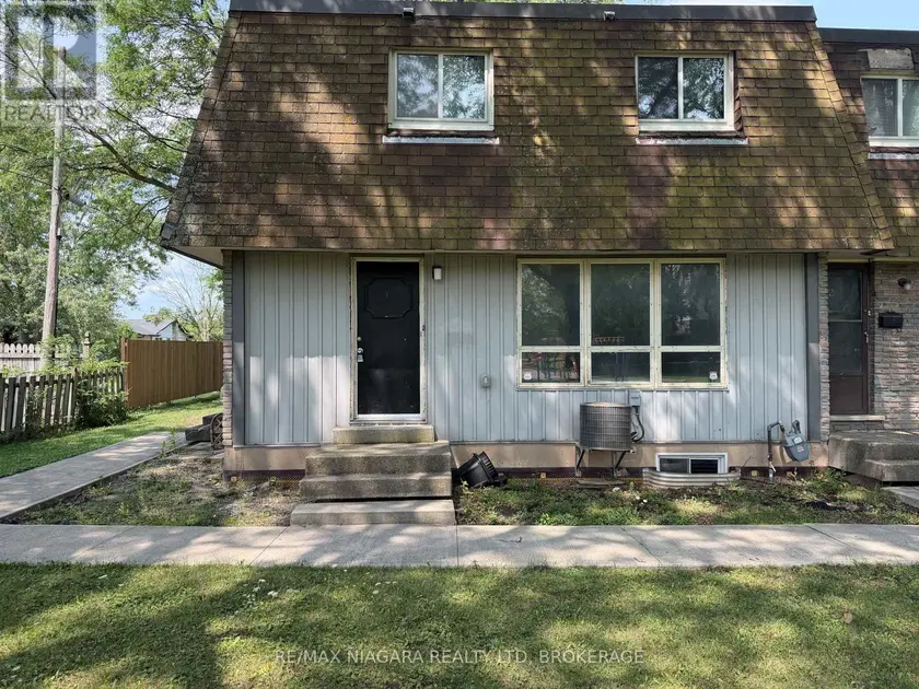 Townhouse at 1 - 21 WOODLAWN ROAD, Welland