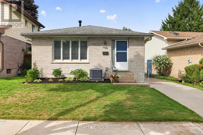 Detached at 1121 GATEWOOD ROAD, London