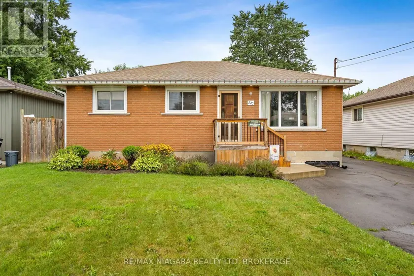 Detached at 220 CUTRESS AVENUE, Welland