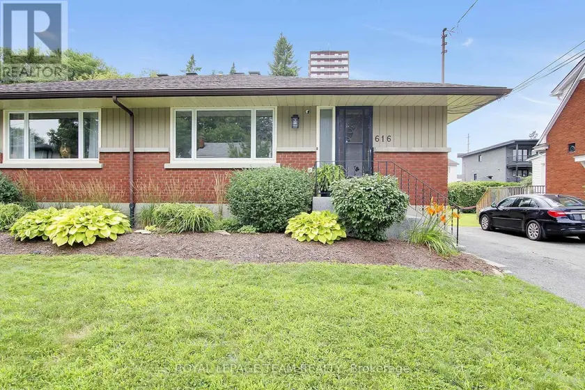 Semi-Detached/Link at 616 WESTVIEW AVENUE, Ottawa