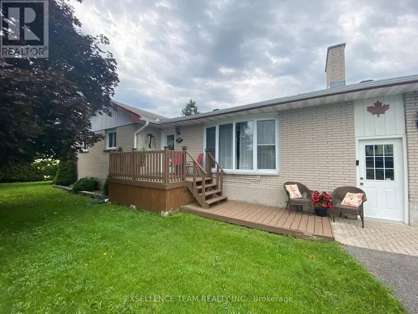 Detached at 39 WALES DRIVE, South Stormont