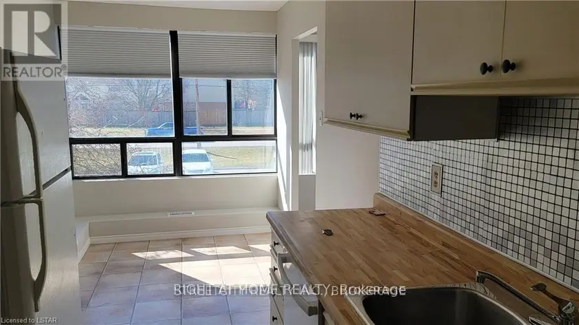 Apartment at 202 - 1600 ADELAIDE STREET, London North
