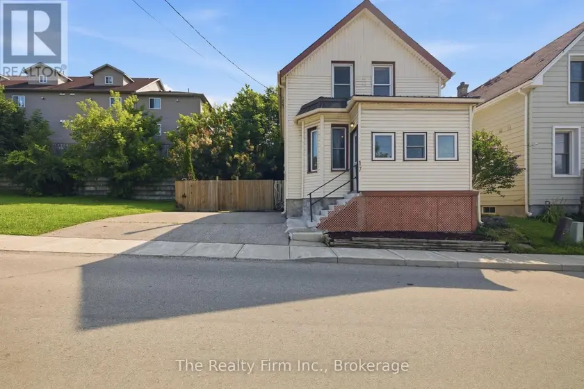 Detached at 17 DOUGLAS STREET, Woodstock