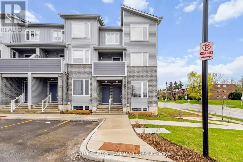 Townhouse at 21 - 990 DEVERON CRESCENT, London South