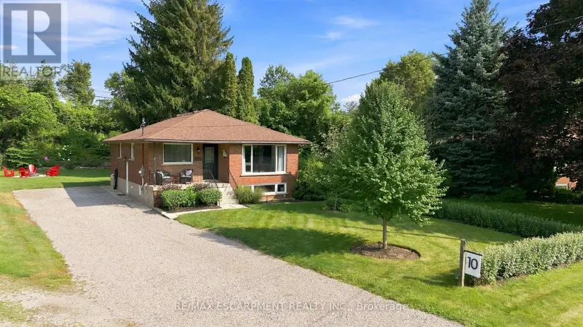 Detached at 10 TAYLOR CRESCENT, Hamilton