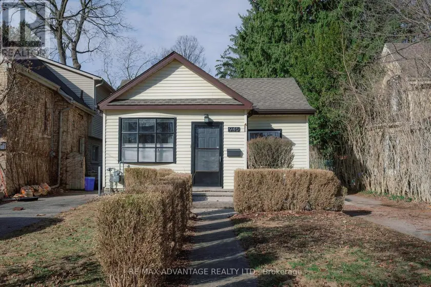Detached at 945 COLBORNE STREET, London East