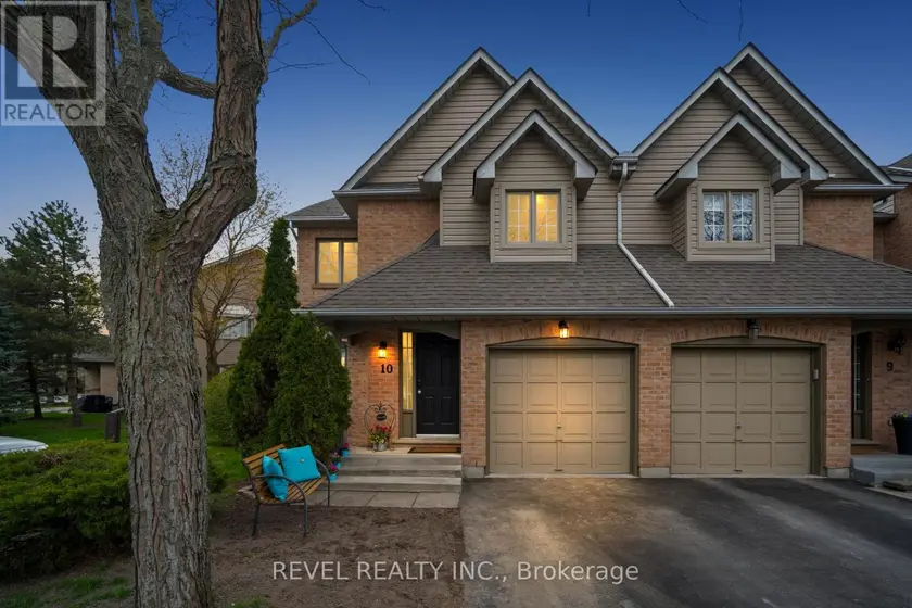 Townhouse at 10 - 320 HAMILTON DRIVE, Hamilton
