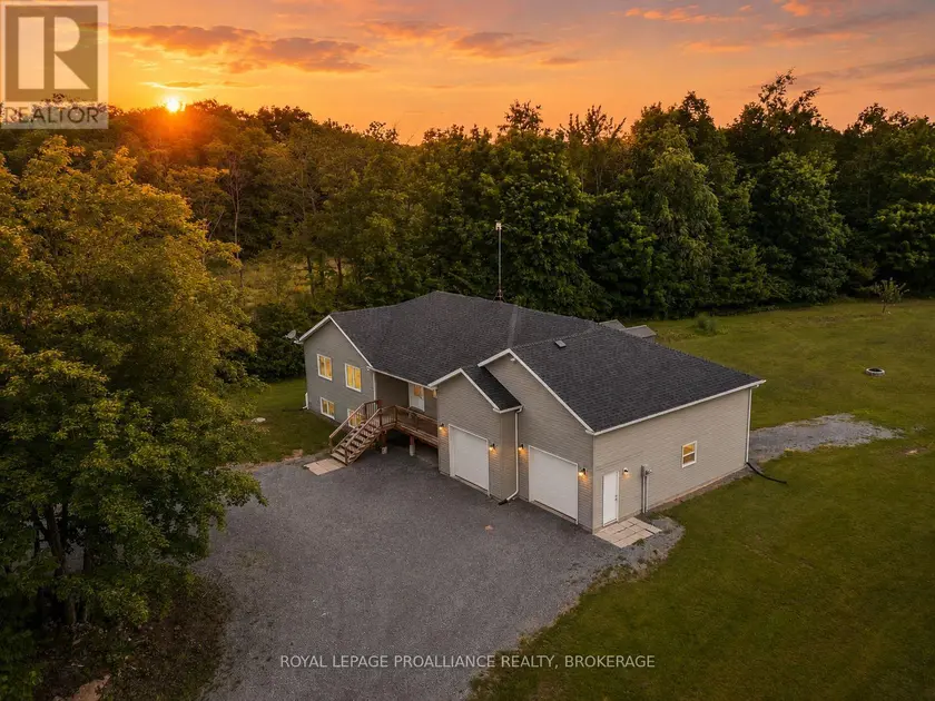 Detached at 2800 DESERT LAKE ROAD, Frontenac