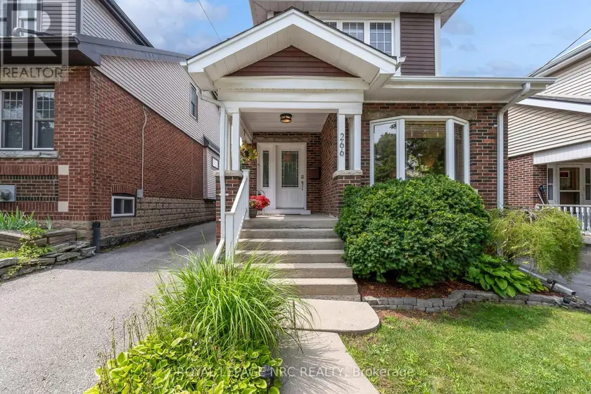 Detached at 266 LONDON STREET S, Hamilton