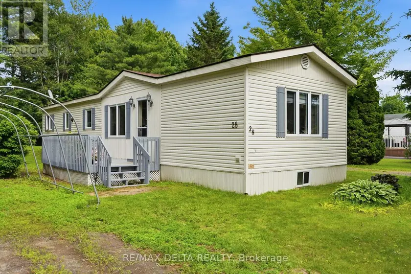 Detached at 28-5279 COUNTY ROAD 17 HIGHWAY, Alfred and Plantagenet