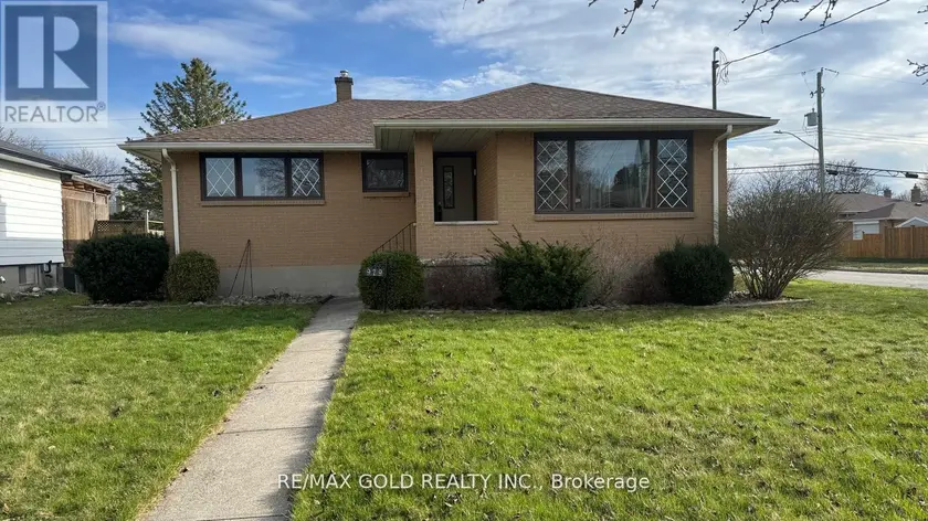Detached at 979 WELLINGTON STREET, Sarnia
