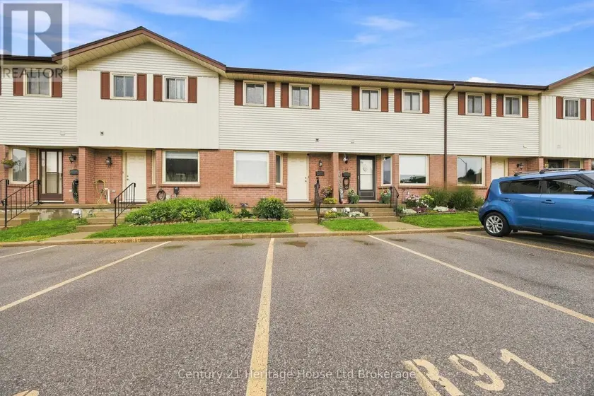 Townhouse at 33 - 1115 NELLIS STREET, Woodstock