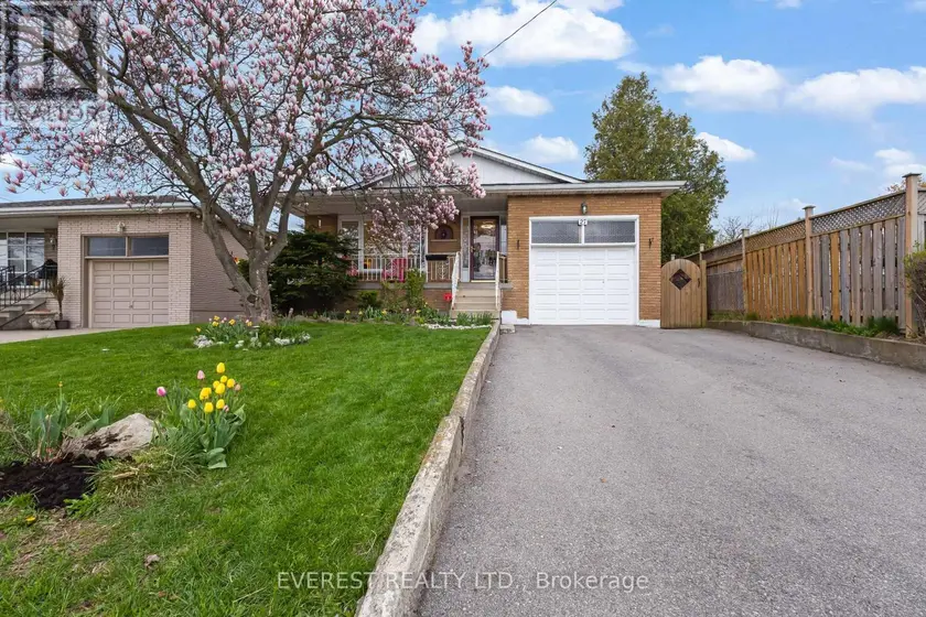Detached at 27 LAVINA CRESCENT, Hamilton