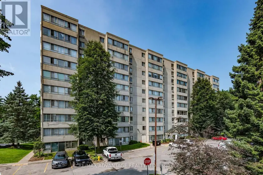 Apartment at 708 - 570 PROUDFOOT LANE, London North