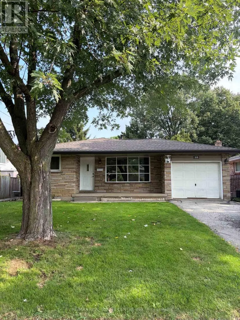 Detached at 10 MIAMI DRIVE, Hamilton
