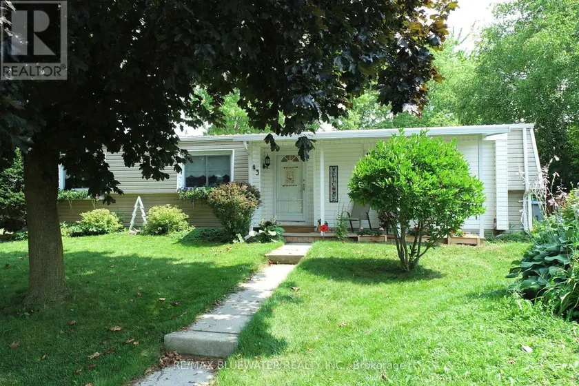 Detached at 43 ST ANDREWS PLACE, South Huron