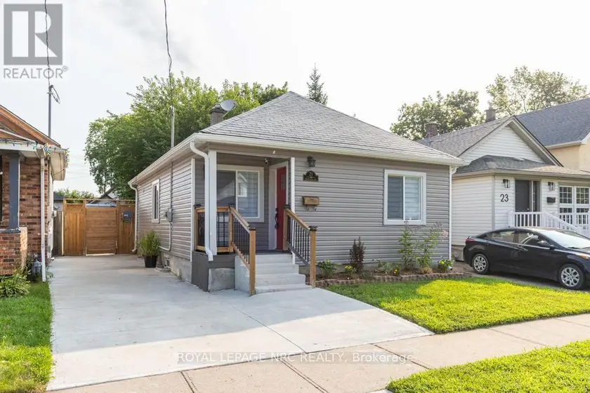 Detached at 21 TRAPNELL STREET, St. Catharines