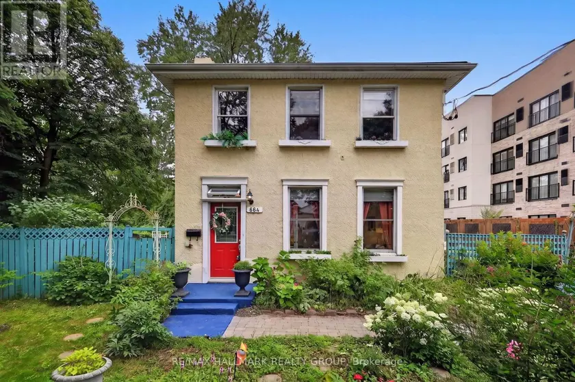 Detached at 664 CENTER STREET, Ottawa