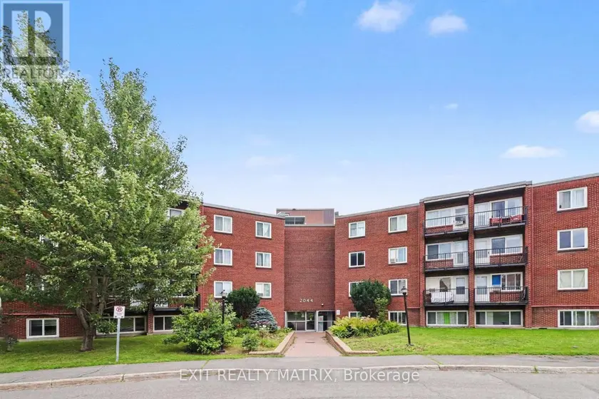Apartment at 203 C - 2044 ARROWSMITH DRIVE, Ottawa