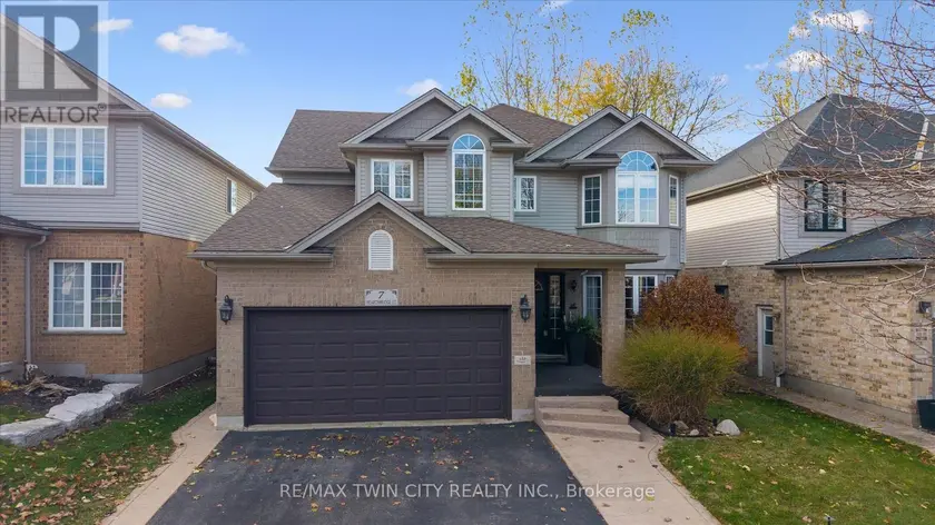 Detached at 7 HEARTHBRIDGE STREET, Kitchener