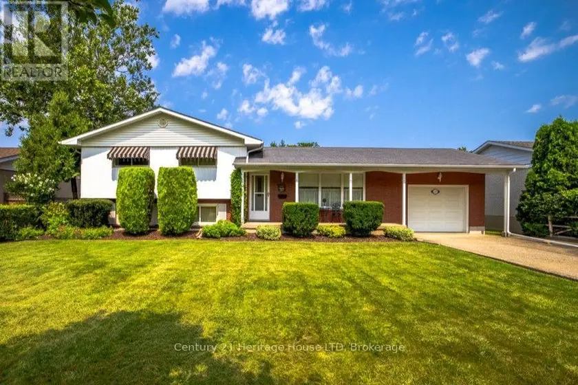 Detached at 121 LOCKHART DRIVE, St. Catharines