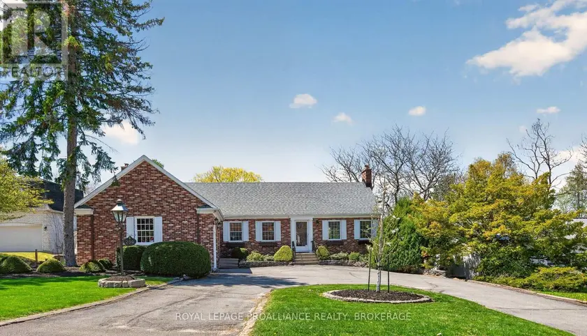 Detached at 209 FAIRWAY HILL CRESCENT, Kingston