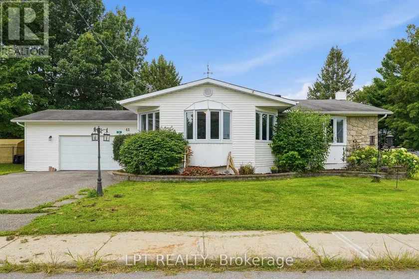 Detached at 41 ST POLYCARP STREET, North Stormont