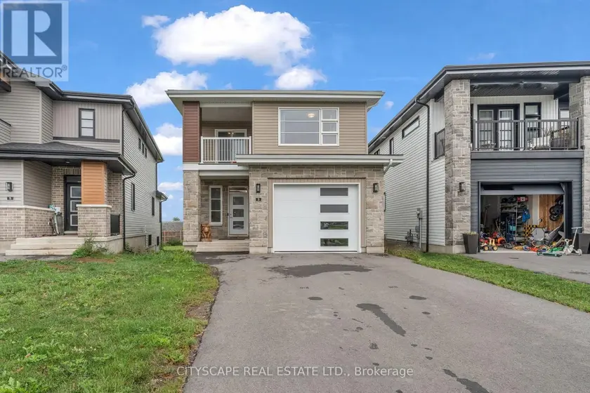 Detached at 3 ERIE COURT, Loyalist