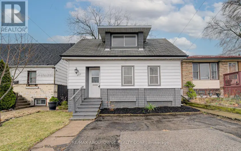 Detached at 227 EAST 23RD STREET, Hamilton