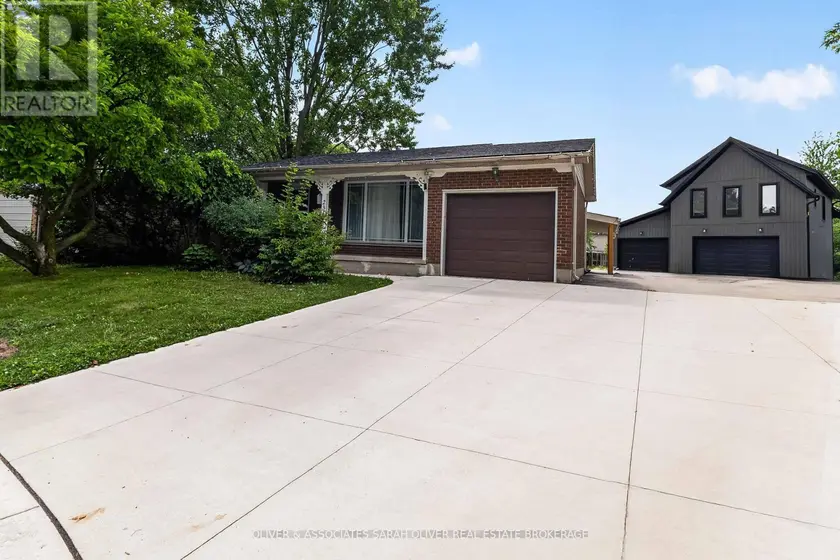Detached at 23 GOODMAN DRIVE, London South