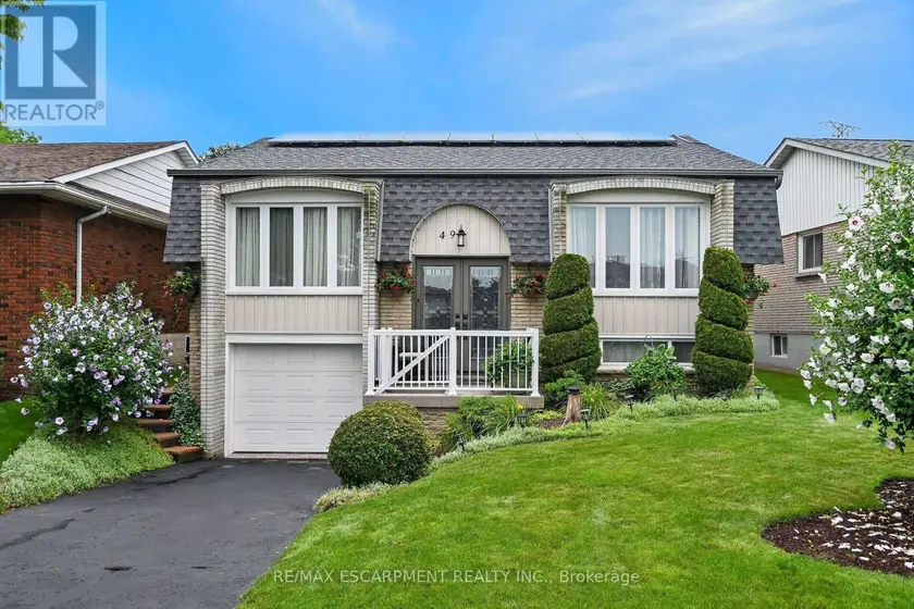 Detached at 49 BROOKSTREAM COURT, Hamilton