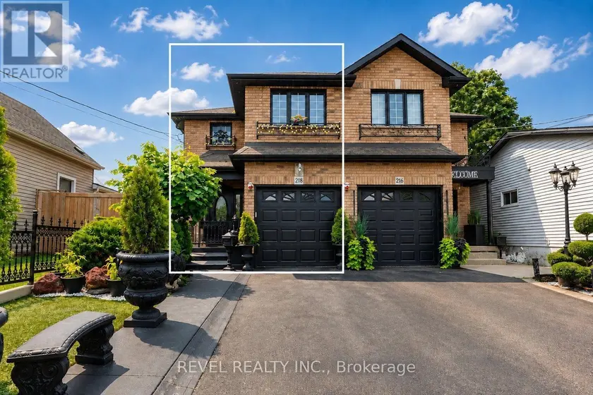 Semi-Detached/Link at 218 MACAULAY STREET E, Hamilton