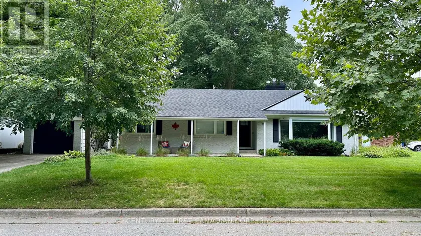 Detached at 33 BRAEMAR CRESCENT, London North