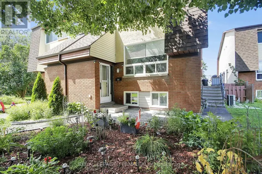 Townhouse at D - 31 WOODVALE GREEN STREET, Ottawa
